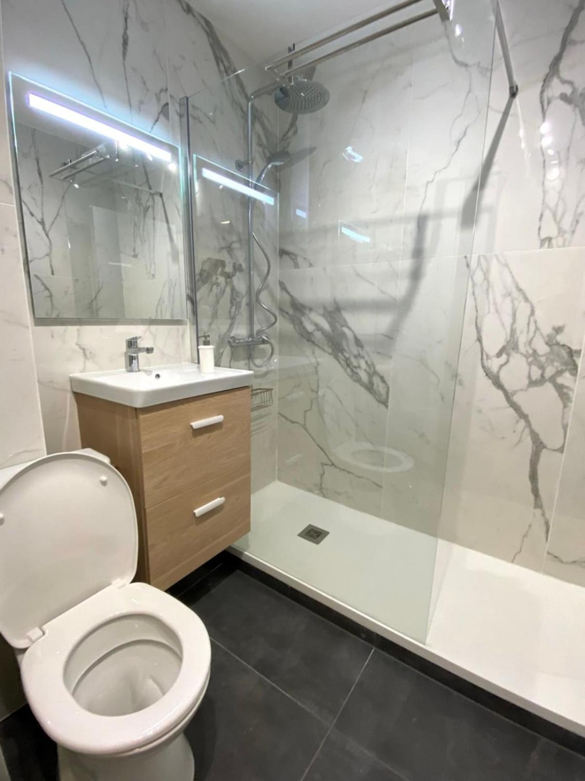 Beautiful With Pool Apartment *